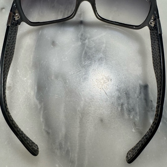 Coach women’s black/gray frame sunglasses. Comfortable fit - Picture 3 of 10